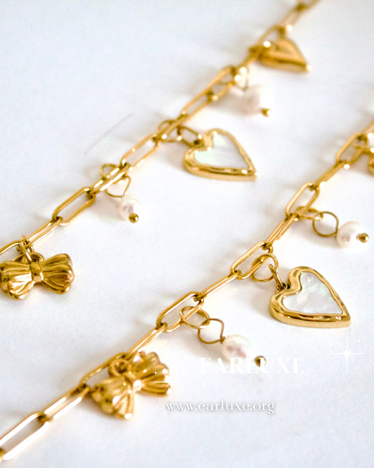 Charm bracelet with mother of Pearl heart